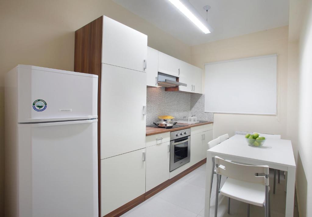 Lordos Hotel Apartments Никозия Стая снимка
