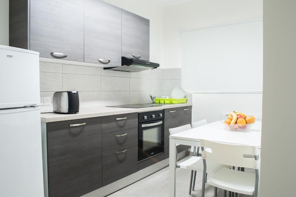 Lordos Hotel Apartments Никозия Стая снимка